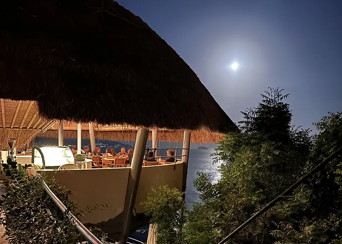 Bloo Lagoon Eco Village * Падангбай